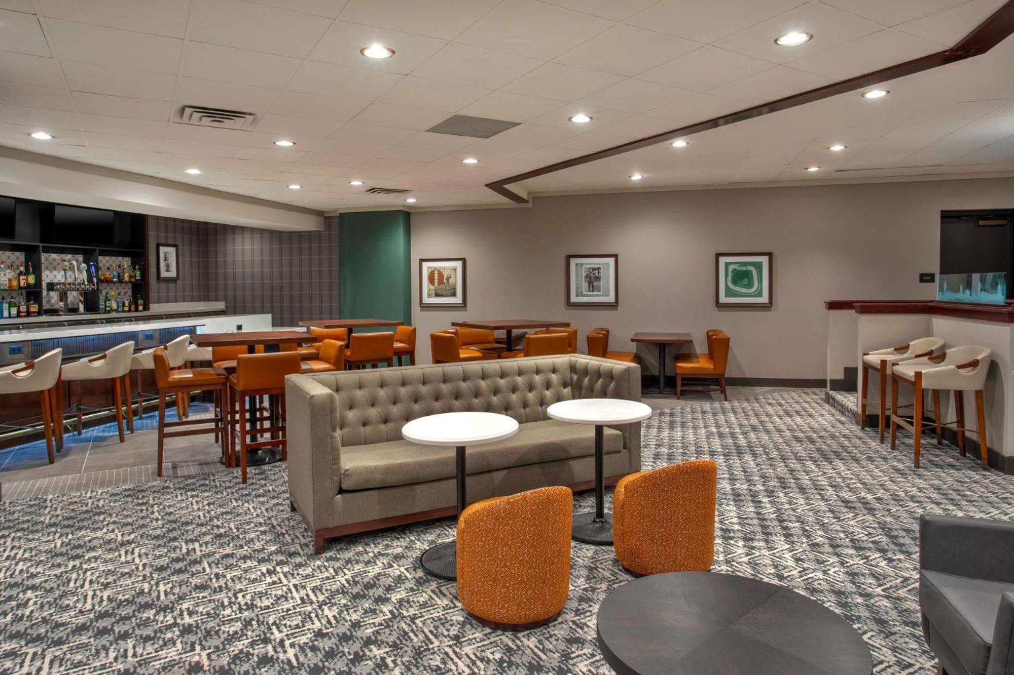 Doubletree By Hilton Lansing Hotell Eksteriør bilde
