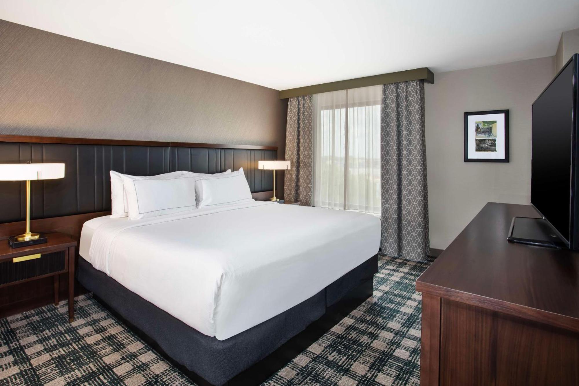 Doubletree By Hilton Lansing Hotell Eksteriør bilde