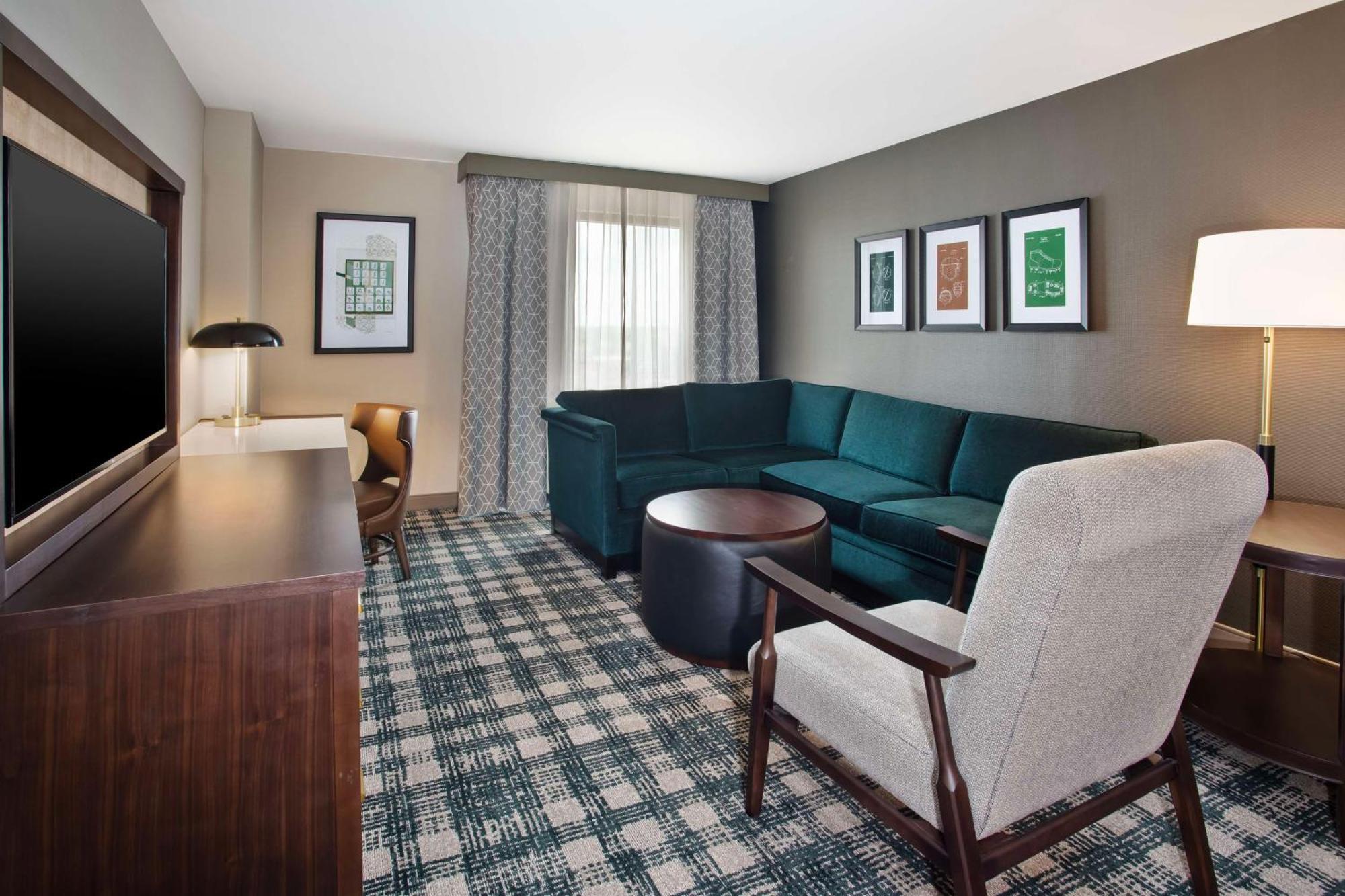 Doubletree By Hilton Lansing Hotell Eksteriør bilde
