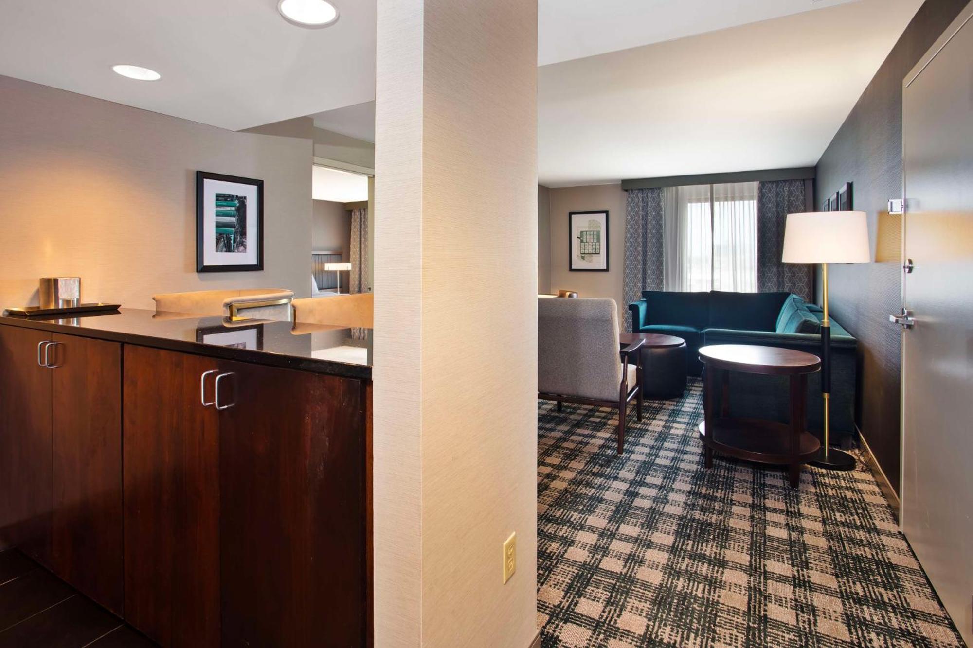 Doubletree By Hilton Lansing Hotell Eksteriør bilde