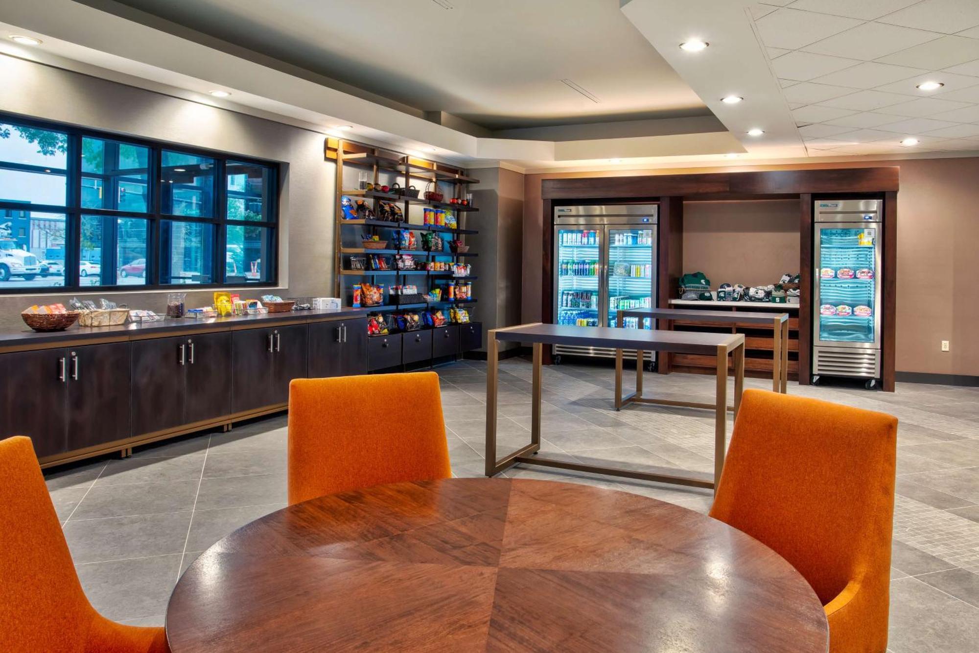 Doubletree By Hilton Lansing Hotell Eksteriør bilde