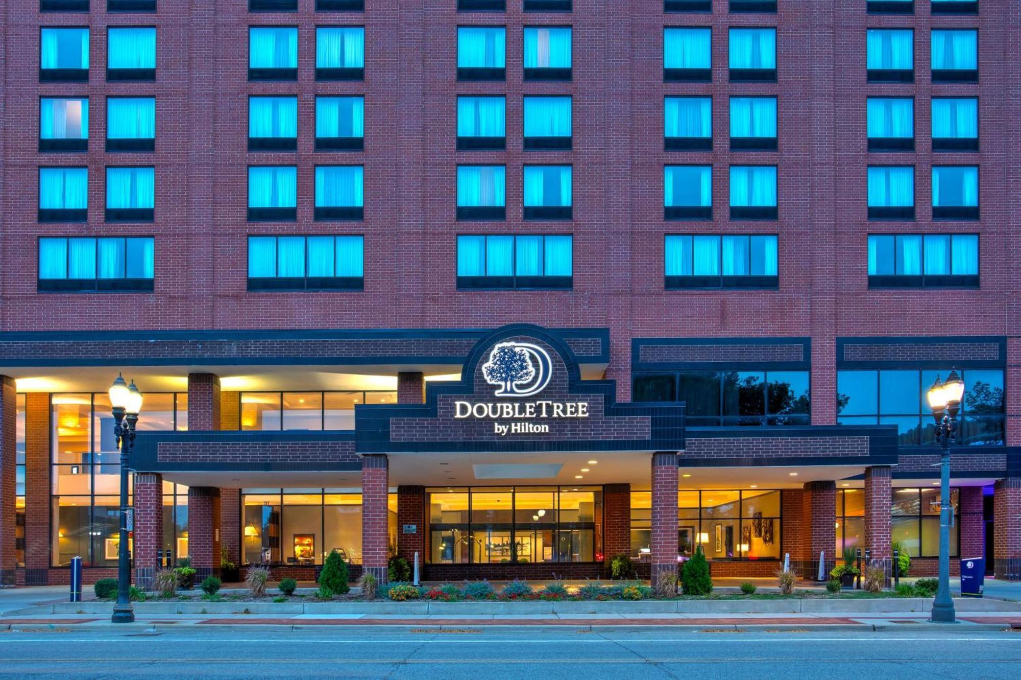 Doubletree By Hilton Lansing Hotell Eksteriør bilde