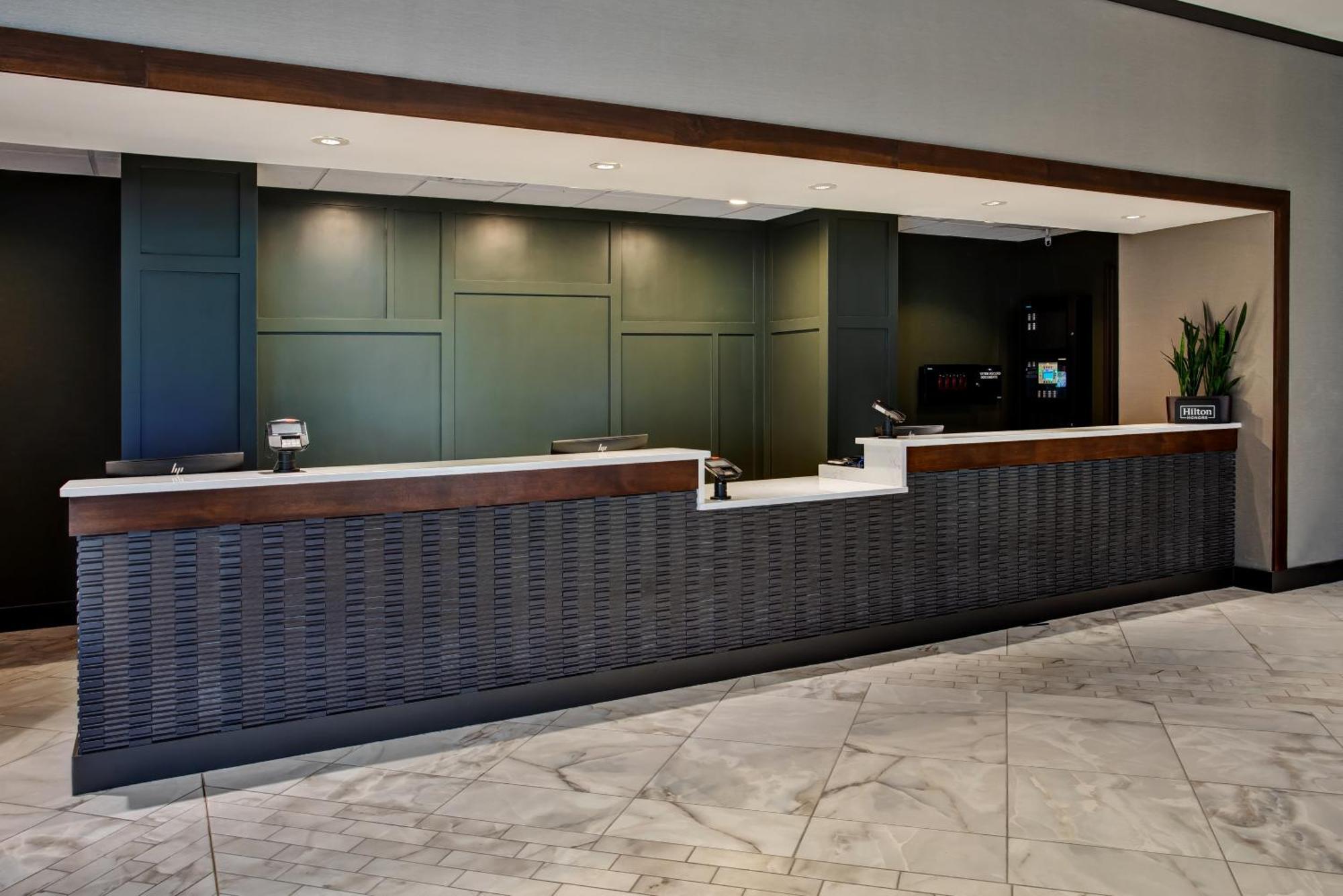 Doubletree By Hilton Lansing Hotell Eksteriør bilde