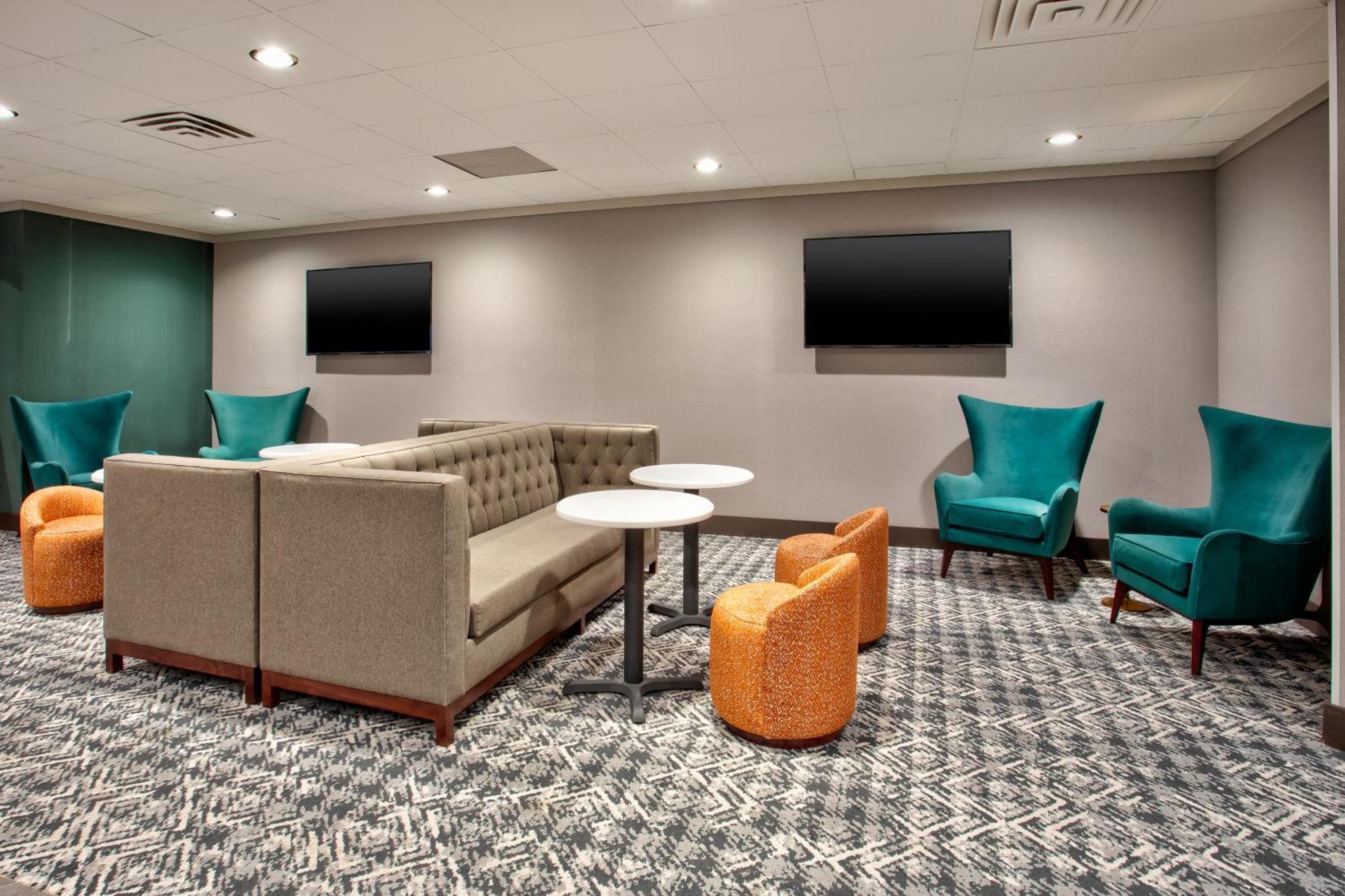 Doubletree By Hilton Lansing Hotell Eksteriør bilde