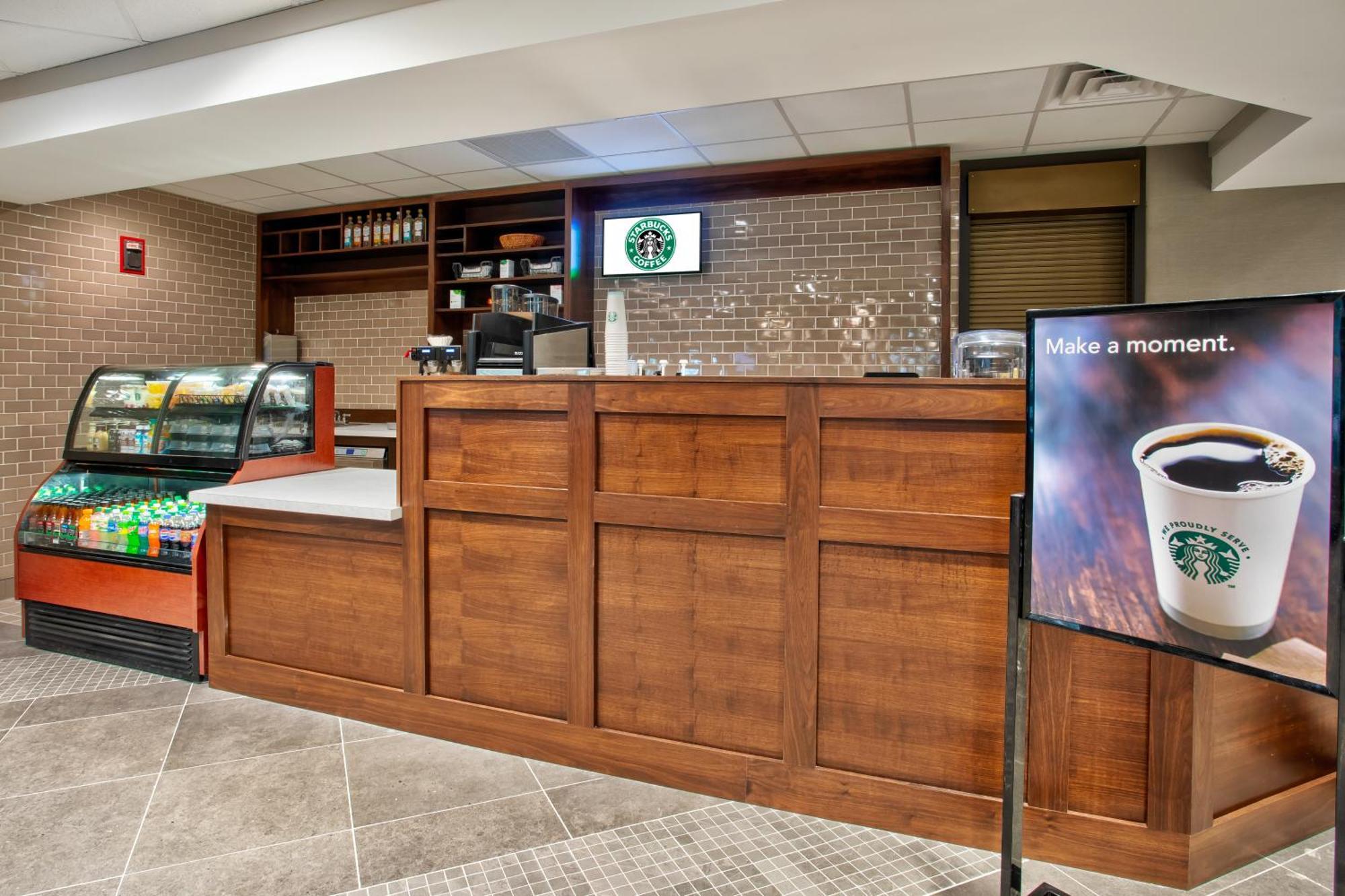 Doubletree By Hilton Lansing Hotell Eksteriør bilde