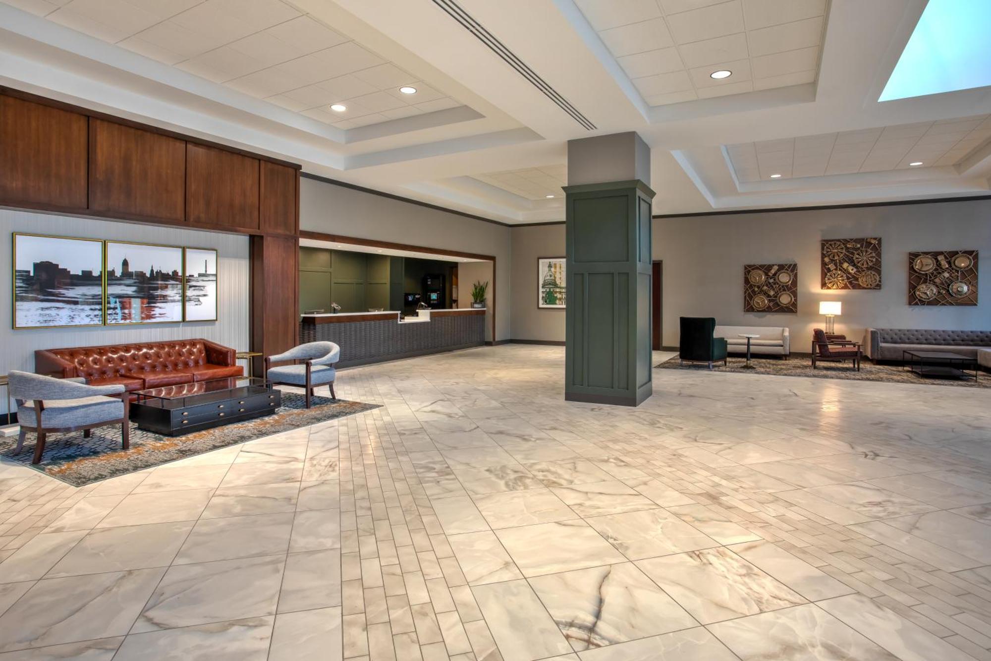 Doubletree By Hilton Lansing Hotell Eksteriør bilde