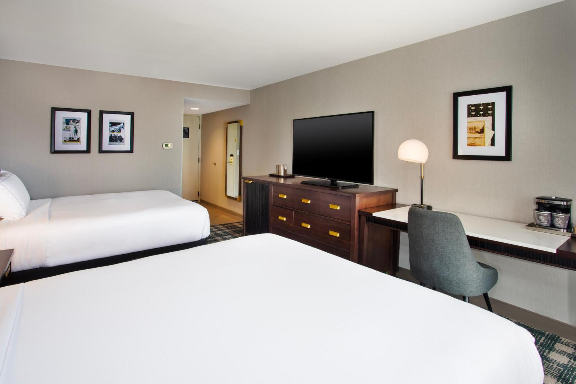 Doubletree By Hilton Lansing Hotell Eksteriør bilde