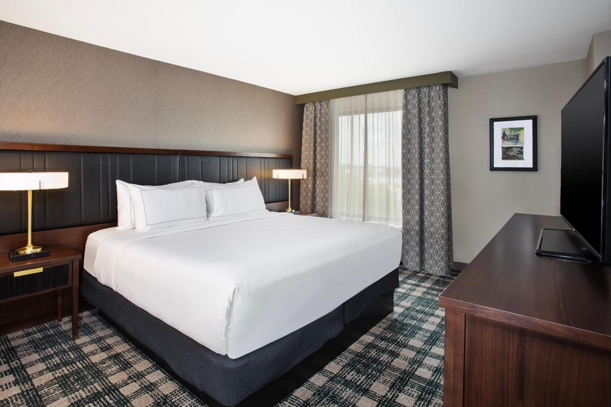 Doubletree By Hilton Lansing Hotell Eksteriør bilde