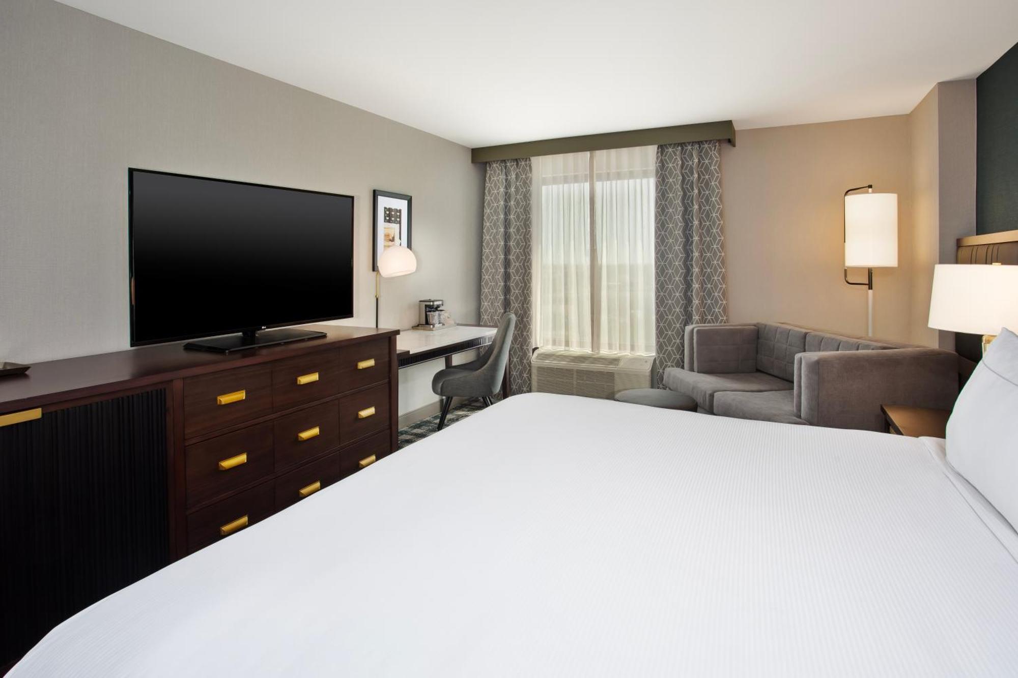 Doubletree By Hilton Lansing Hotell Eksteriør bilde