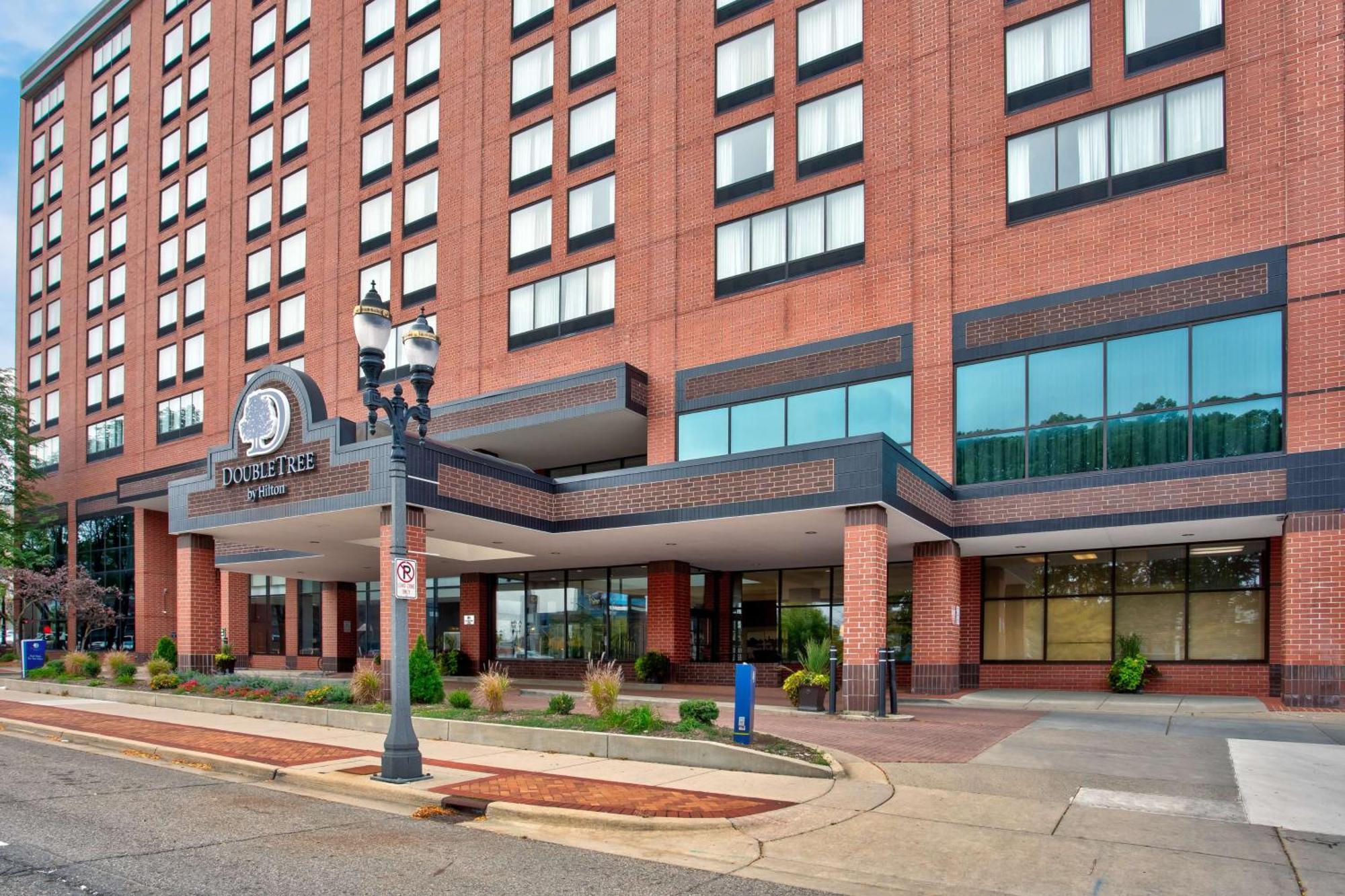 Doubletree By Hilton Lansing Hotell Eksteriør bilde