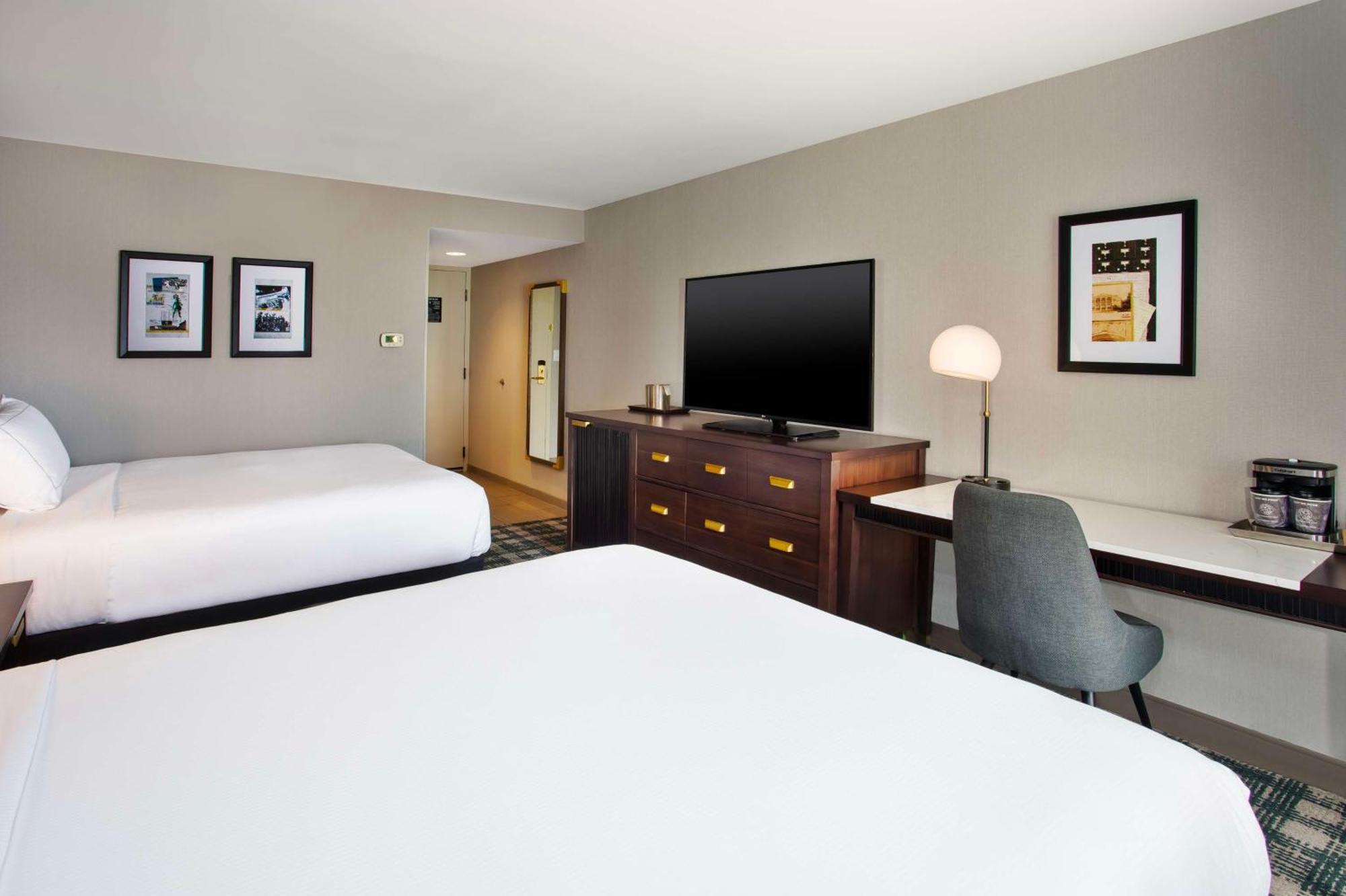 Doubletree By Hilton Lansing Hotell Eksteriør bilde