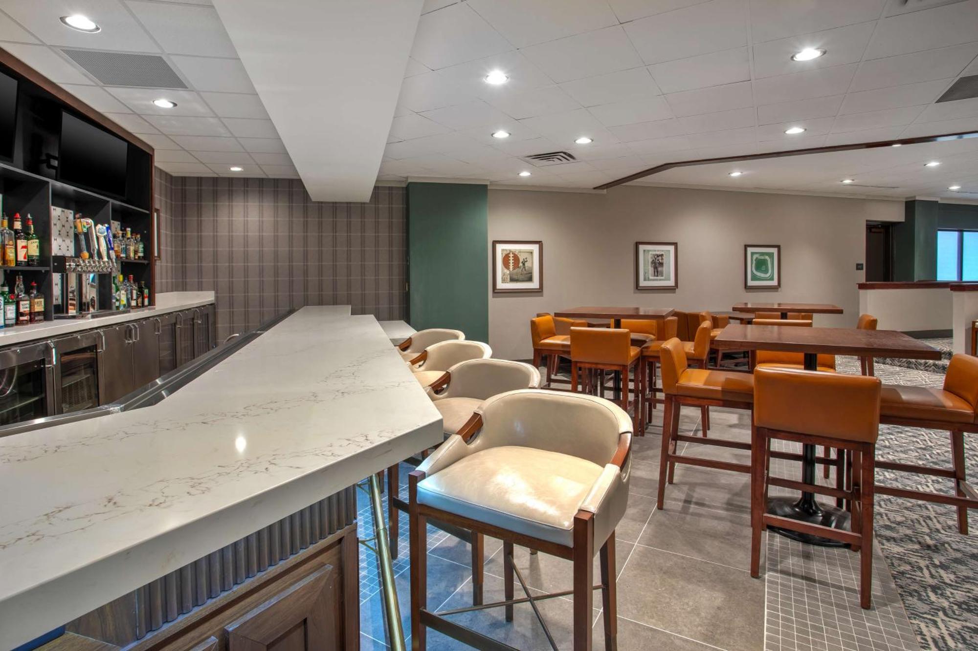 Doubletree By Hilton Lansing Hotell Eksteriør bilde