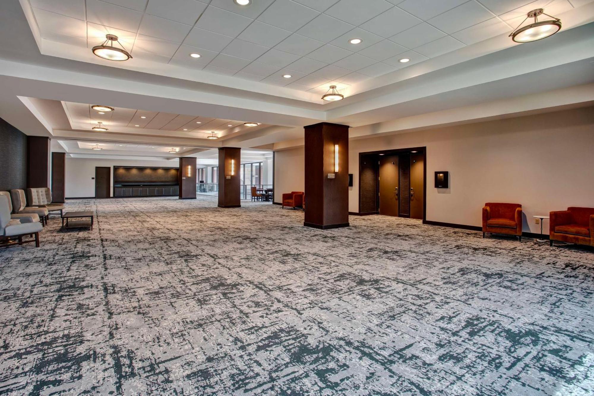 Doubletree By Hilton Lansing Hotell Eksteriør bilde