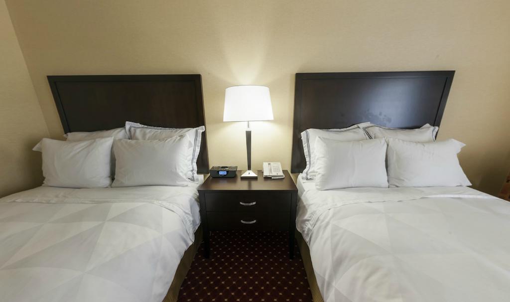 Doubletree By Hilton Lansing Hotell Rom bilde